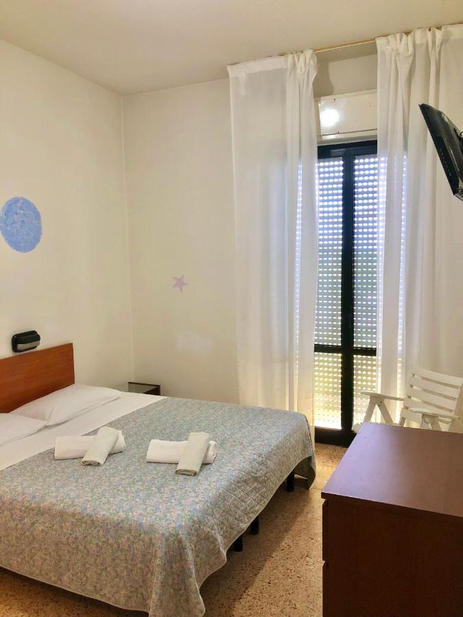 Hotel Criss Римини Экстерьер фото