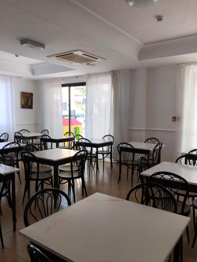 Hotel Criss Римини Экстерьер фото