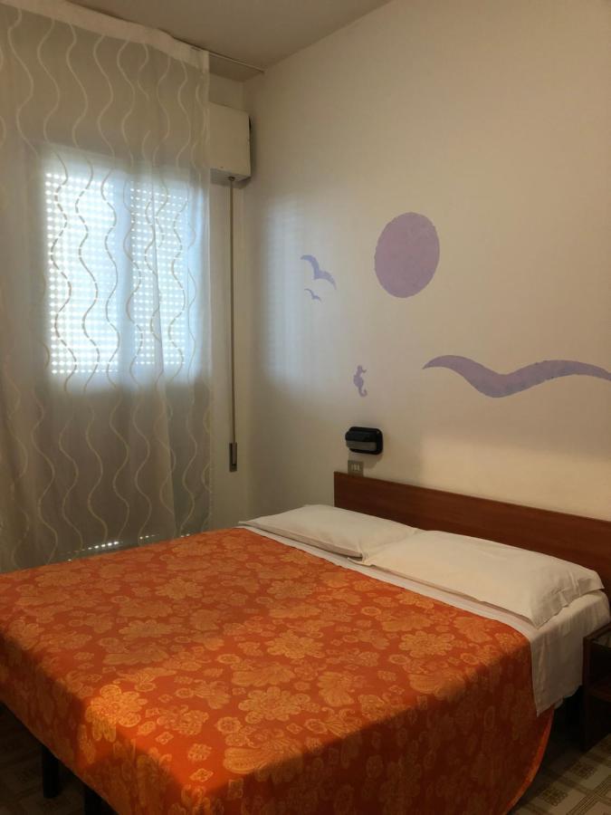 Hotel Criss Римини Экстерьер фото