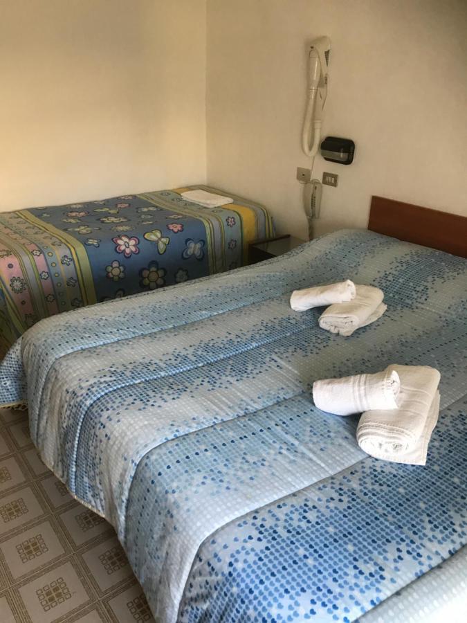 Hotel Criss Римини Экстерьер фото